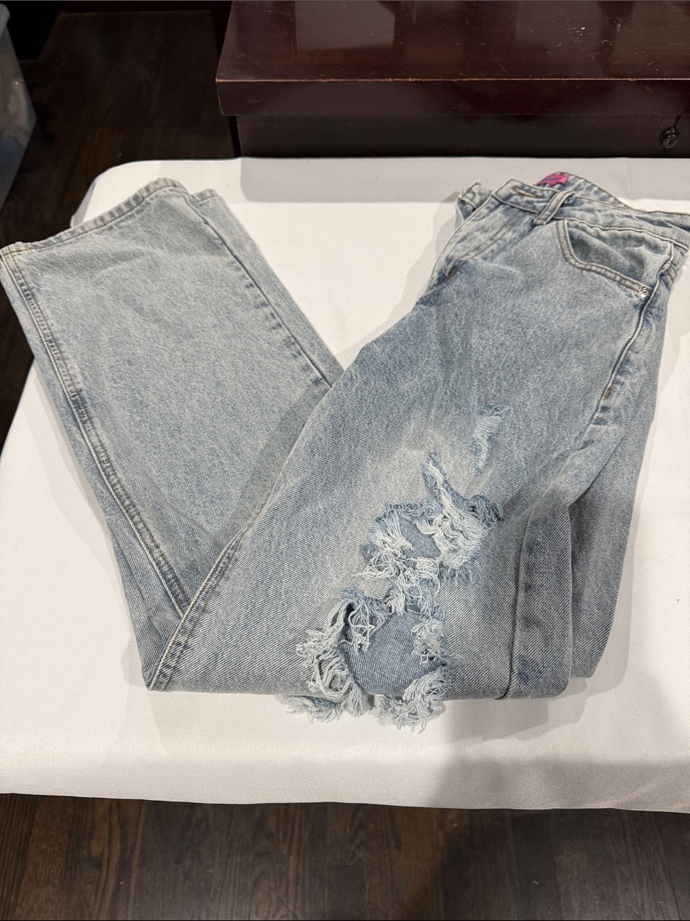 Edikted Light Blue Ripped Women's Boyfriend Jeans